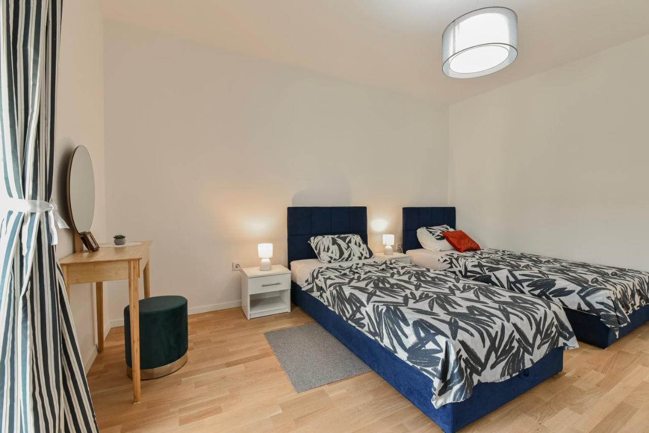Apartment New Luxury 3 Bedroom 4 Air Conditioners *