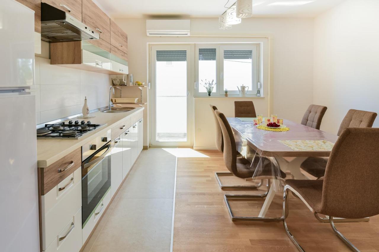 New Luxury 3 Bedroom 4 Air Conditioners