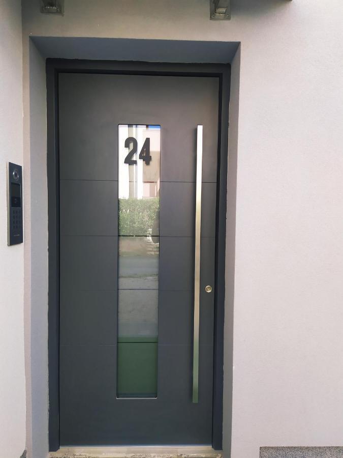 New Luxury 3 Bedroom 4 Air Conditioners *