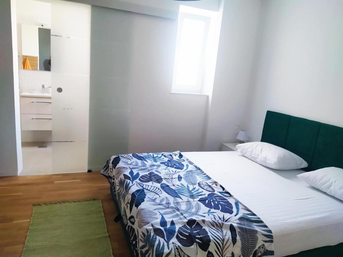 New Luxury 3 Bedroom 4 Air Conditioners Apartment *